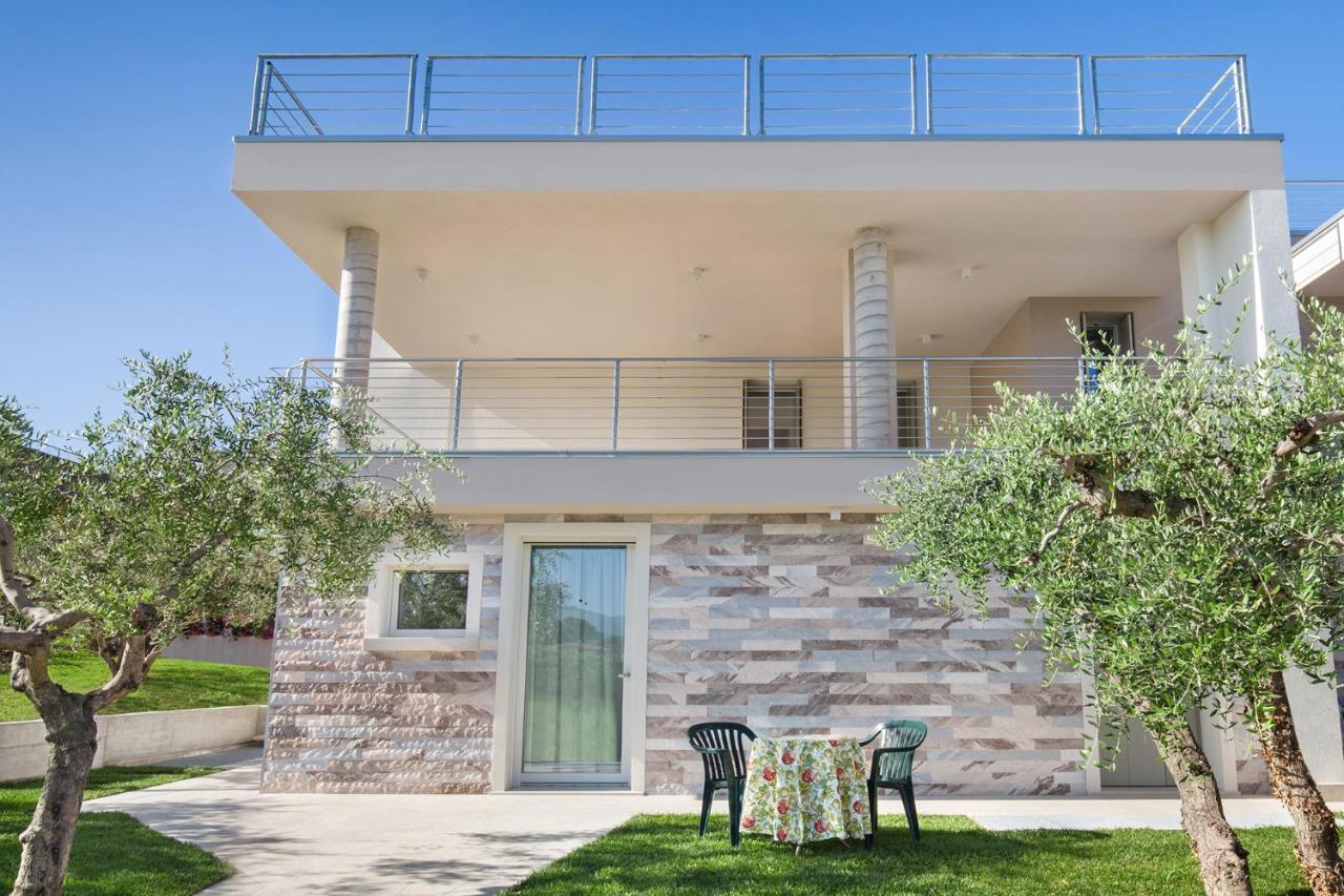 Villa Aurora-Holiday Home Apt 2 Bardolino Exterior foto