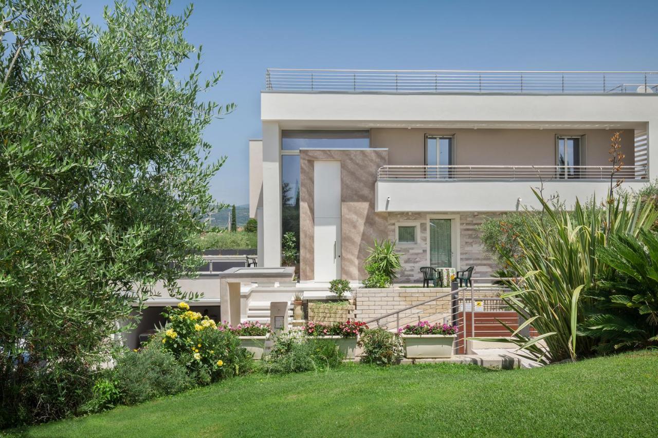 Villa Aurora-Holiday Home Apt 2 Bardolino Exterior foto