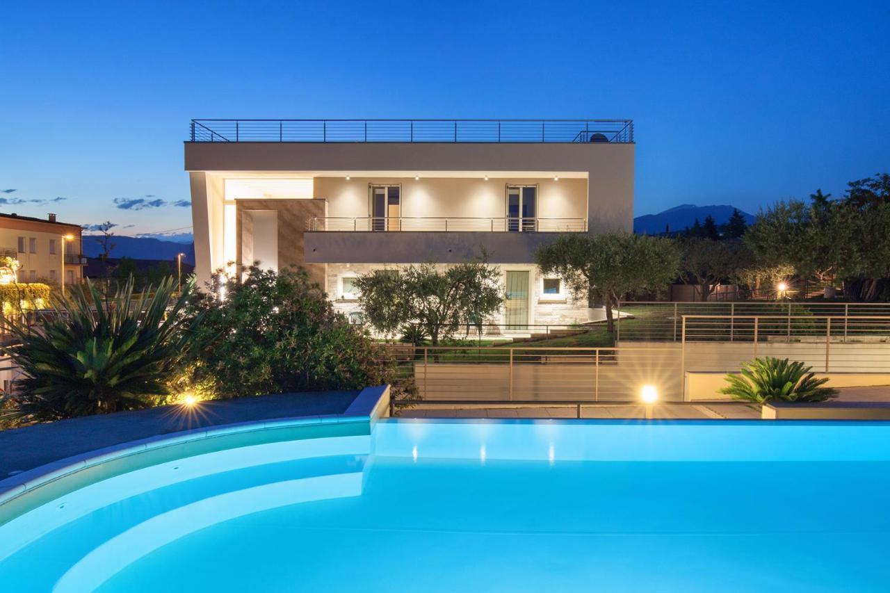 Villa Aurora-Holiday Home Apt 2 Bardolino Exterior foto